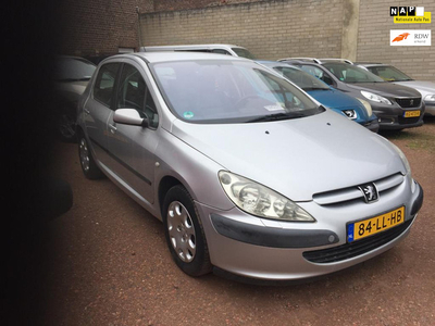 Peugeot 307 1.6-16V Gentry 5 deurs airco ,leder interieur ,stoelverwarming ,nwe apk , super mooie auto ,