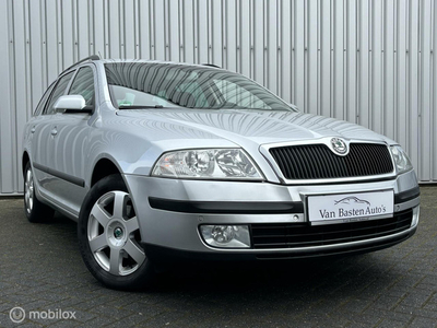 Skoda Octavia Combi 1.8 TSI Elegance | Trekhaak | Youngtimer | Clima | Cruise | PDC | Volledige historie |