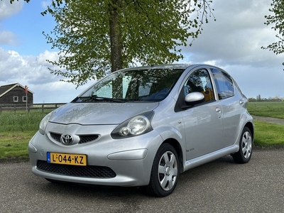 Toyota Aygo 1.0-12V 5 deurs * airco (bj 2006)