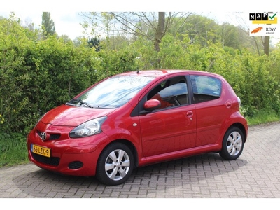 Toyota Aygo 1.0-12V Aspiration Red *5drs *Airco *Trekhaak