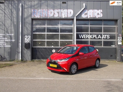 Toyota Aygo 1.0 VVT-i x-play Automaat Camera Airco Elek