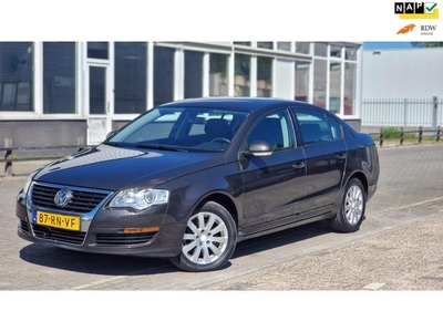 Volkswagen Passat 1.6FSI