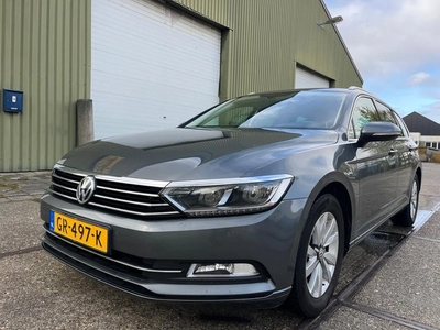 Volkswagen Passat Variant 1.6 TDI Highline Edition NAVI