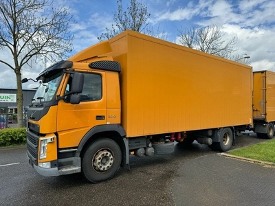 Volvo FM 370 4X2 EURO 6 + CARGOBOX + CARGOLIFT ZEPRO