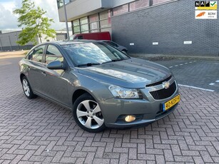 Chevrolet Cruze 1.8 LT LEER CARPLY CLIMA APK