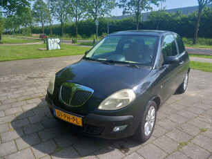 Lancia Ypsilon 1.2-16V Platino