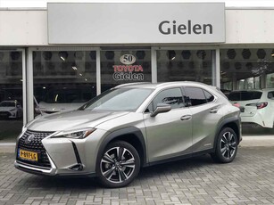 Lexus UX 250h Preference Line | Dodehoekherkenning, 18 inch, Stoel + Stuurverwarming, Parkeersensoren, Apple CarPlay/Android Auto