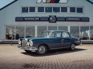 Mercedes-Benz 220 SE