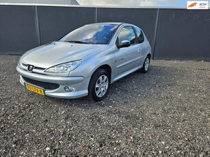 Peugeot 206 1.4-16V Quiksilver *NIEUWE APK*