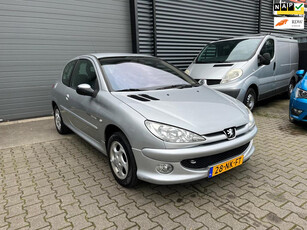 Peugeot 206 1.4 Quiksilver AIRCO/TREKHAAK