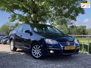 Volkswagen Jetta 1.4 TSI Autom + Clima + Cruise Nu