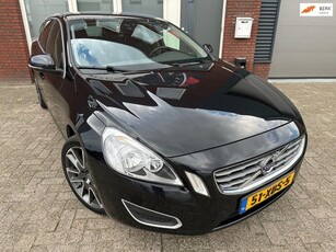 Volvo V60 1.6 T3 Momentum / Navi / PDC / Cruise / Keyless /