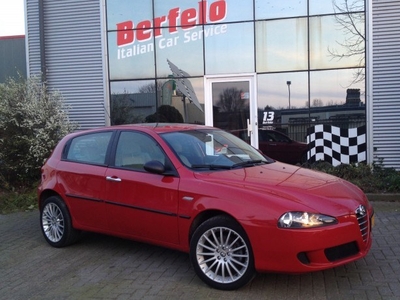 ALFA ROMEO 147 1.6 Leder Airco schuifdak (2005)