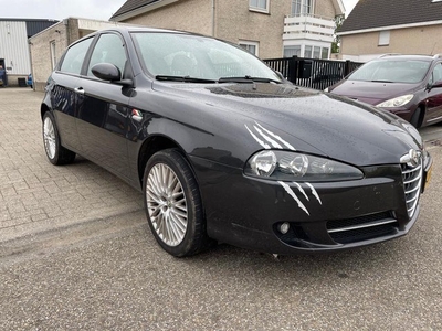 Alfa Romeo 147 2.0 T.Spark 16V Collezione