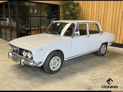 Alfa Romeo 2000 Berlina (bj 1971)