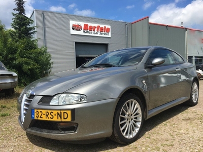 ALFA ROMEO GT 1.8 TS Distinctive (2005)