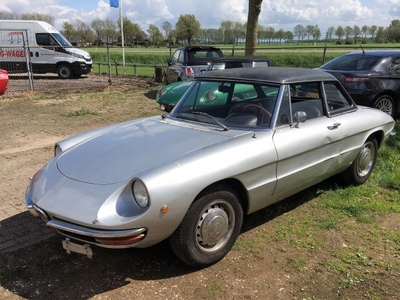 ALFA ROMEO SPIDER 1300 DUETTO met Hardtop te restaureren