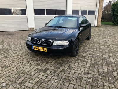 Audi A4 1.6 Dealer onderhouden Nette auto!!