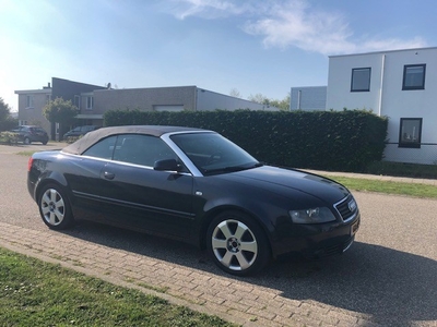 Audi A4 Cabriolet 2.4 V6 Exclusive (bj 2002)