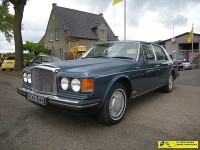 Bentley Eight saloon