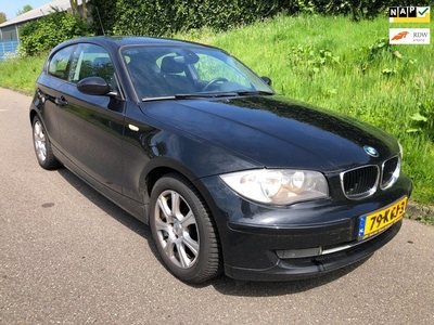 BMW 1-serie 118d Corporate Business Line - APK 03-2025