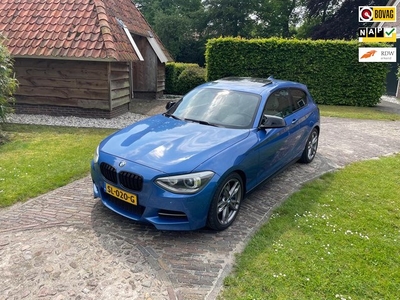 BMW 1-serie M135i-320PK-LEER-CAMERA-AKRAPOVIC-XENON-