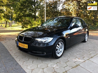 BMW 3-serie 320i Executive Automaat Leer NAVI Dak