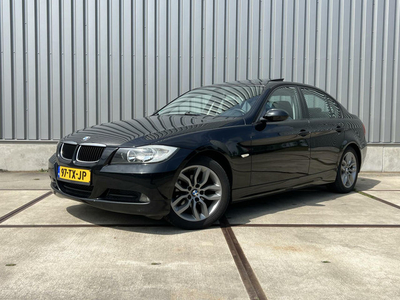 BMW 3-serie 320I Executive Schuifdak - Leder - LEES ADVERTENTIE