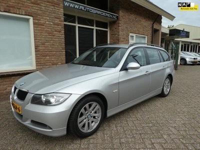 BMW 3-serie Touring 318i Business Line navi /