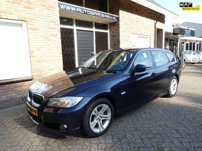 BMW 3-serie Touring 325i Business Line Leder / Navi /