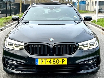 BMW 5-serie 520D SPORT LINE RIJK UITGERUST PANO/HUD/NL AUTO