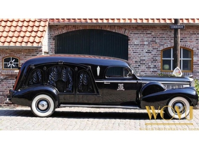 Cadillac S&S Damascus carved hearse 1938