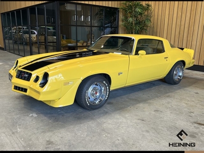 Chevrolet Camaro RS Z28 uitgevoerd met handbak (bj 1979)