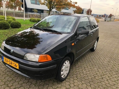 Fiat Punto 1.2 60 S met een vol jaar APK (bj 1999)