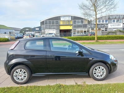 Fiat Punto Evo 0.9 TwinAir Street --Met nieuwe APK mogelijk!