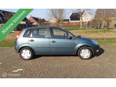 Ford Fiesta 1.4-16V Trend met nw distributie, APK en