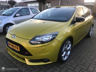 Ford Focus 1.6 ST-LINE ECC RECARO LEDER CRUISE