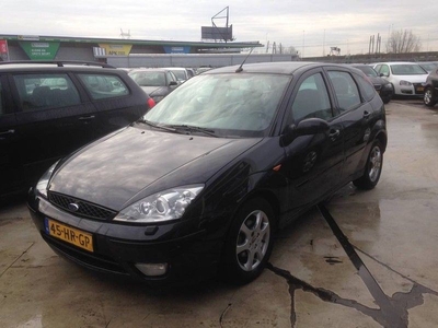 Ford Focus 2.0-16V Ghia (2001)