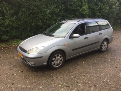 Ford fucus stationwagon benzine licht metalen velgen airco