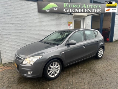 Hyundai I30 1.6i Style NAVIGATIE,CLIMA LEDERBEKLEED.