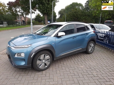 Hyundai Kona EV Fashion 64 kWh LUXE 4% bijtelling Blauw/wit