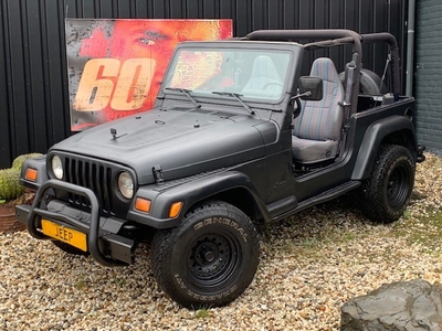 Jeep Wrangler *THE FLATBLACK 4 LITRE* (bj 1997)