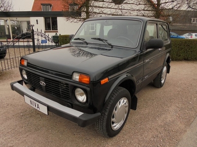 Lada Niva 1.7i 4x4 **85.000 org.km.**Dec. 2012** (bj 2012)