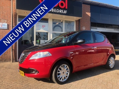 Lancia Ypsilon 1.2 Black & Red (bj 2012)