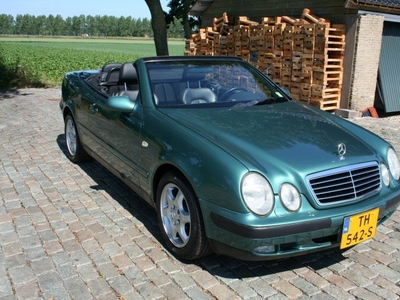 Mercedes 320 CLK / Cabriolet in nieuwstaat