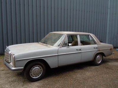 Mercedes-Benz 200-280 (W115) 230