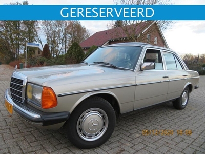 Mercedes-Benz 200-SERIE 230E Youngtimer met Schuifdak !