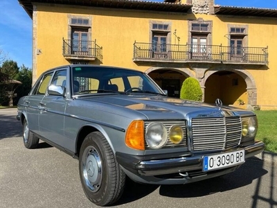 Mercedes-Benz - 230E Manual 80.900km - 1981