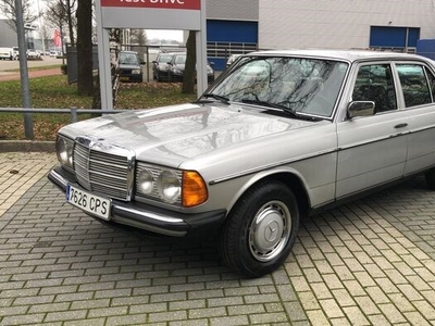 Mercedes-Benz - 300 D - 1980