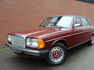 Mercedes-Benz - 300 D - 1983